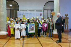 Naumburger Sternsinger zu Besuch beim Hessischen Ministerpräsidenten Volker Bouffier (Foto: Karl-Franz Thiede)